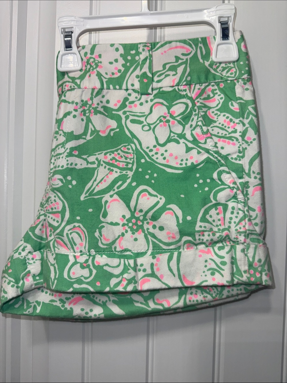 Lilly Pulitzer Shorts 3” Inseam in “Beach Bash”  Print Size 4 Summer Vacation